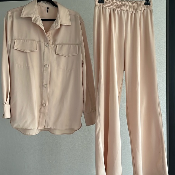 Cream Satin material matching set! - Picture 1 of 5